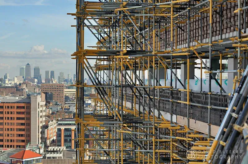 Evolusi Teknologi Scaffolding Modern